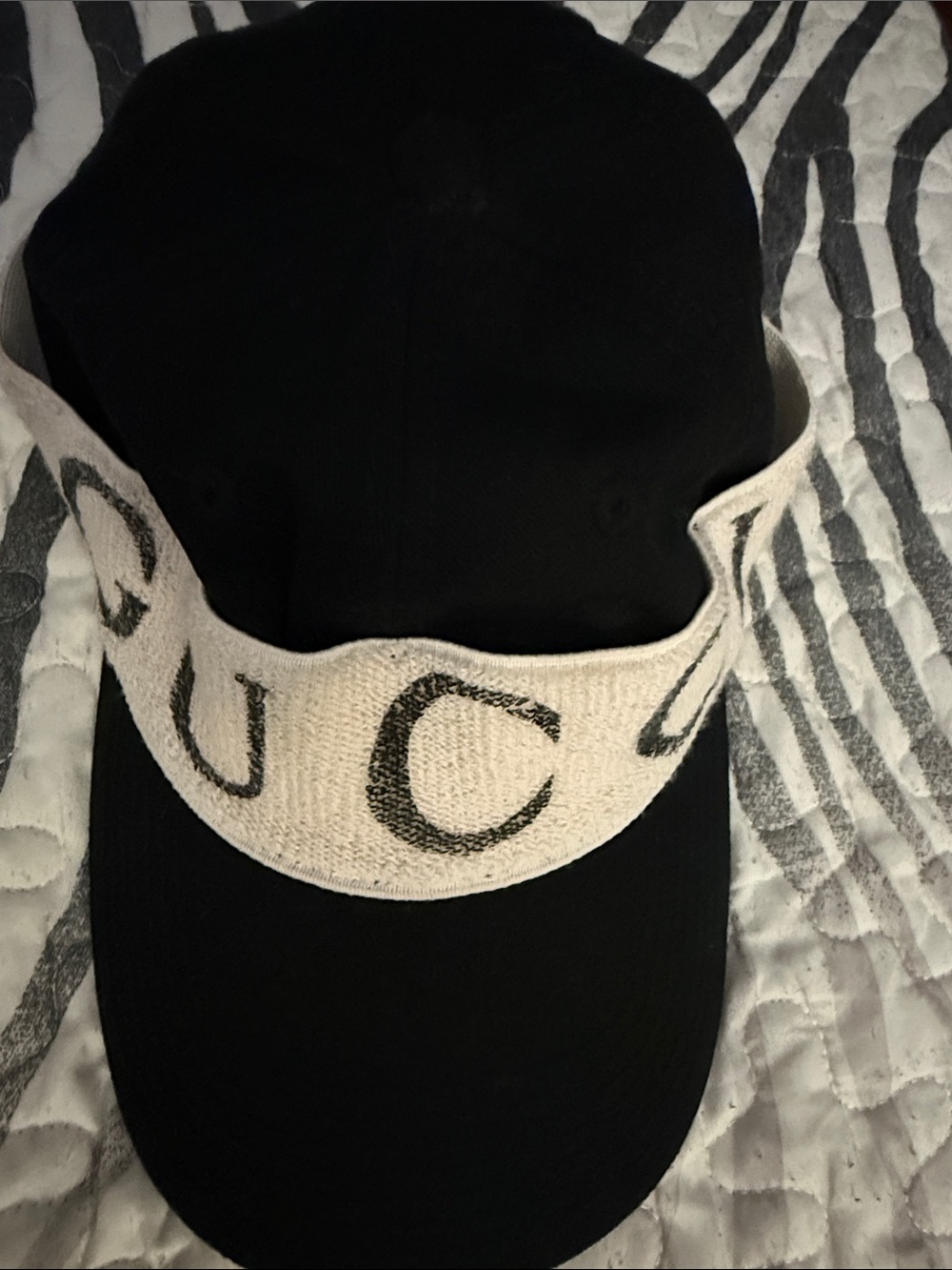 Gucci Black Baseball Cap with Cream Logo Band